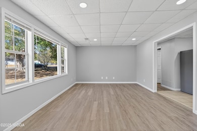 517 Lawrence Dr-05061