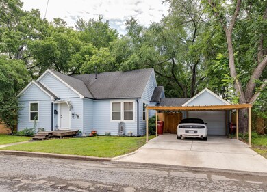 208 E 7th St, Bonham, TX 75418 - photo 4