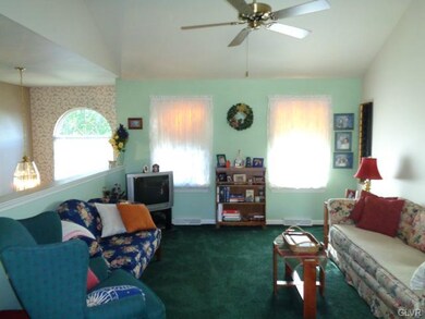 4535 Hoffman Dr, Whitehall, PA 18052 - photo 3