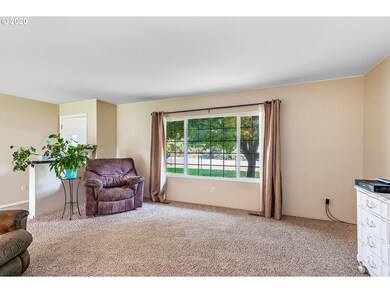 1402 Raydean Dr, Grants Pass, OR 97527 - photo 6