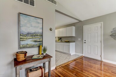 6915 Holiday Rd N, Jacksonville, FL 32216 - photo 4