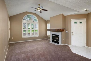 Atrium windowed front room, gas log fireplace, ent