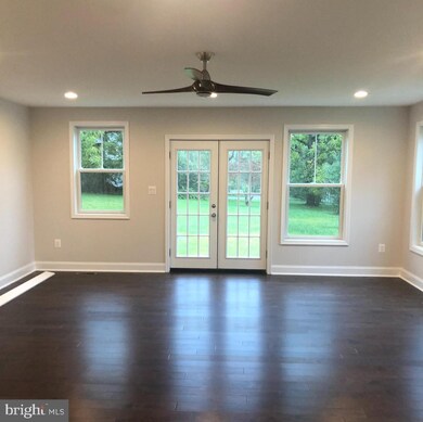 210 S Nursery Ave, Purcellville, VA 20132 - photo 2