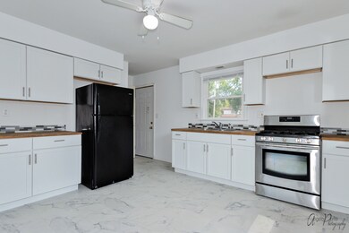 1907 Jethro Ave, Zion, IL 60099 - photo 2