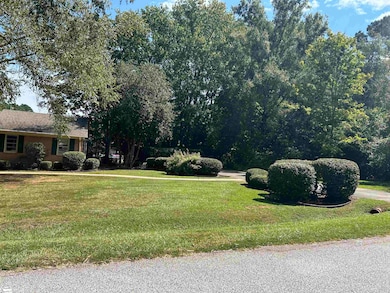 101 Sumter St, Clinton, SC 29325 - photo 3