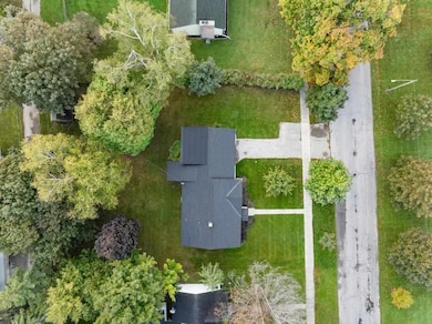 406 Burns St, Charlevoix, MI 49720 - photo 4