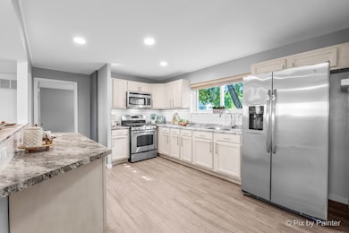 3416 Winhaven Dr, Waukegan, IL 60087 - photo 4