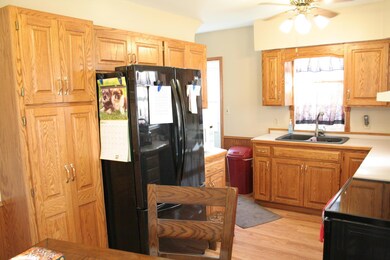 917 S 9th St, Grand Forks, ND 58201 - photo 6