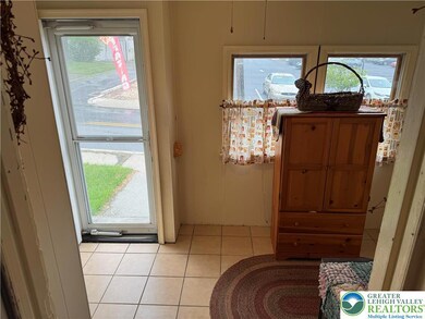 112 E Walnut St, Nazareth, PA 18064 - photo 4