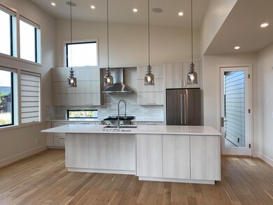 19146 Gateway Loop, Bend, OR 97702 - photo 2