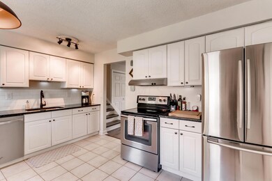 4692 Sperry Ave Columbus OH-003-2-Kitche