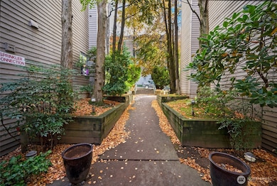 2827 Franklin Ave E unit N9, Seattle, WA 98102 - photo 2