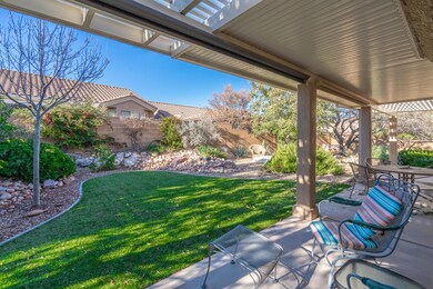 Lovely Patio & Back Yard