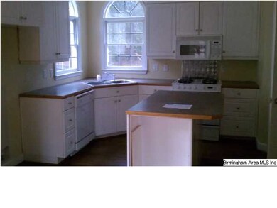 Beautiful Spacious Kitchen