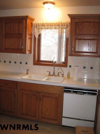 2002 E 31st St, Scottsbluff, NE 69361 - photo 5