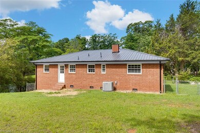 1755 Brook Dr, Asheboro, NC 27205 - photo 3