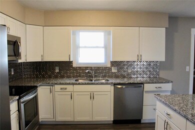 1003 Lincoln Dr, Maryville, IL 62062 - photo 4