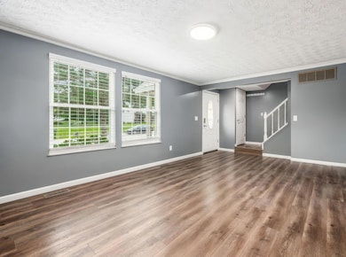 305 Caro Ln, Columbus, OH 43230 - photo 2