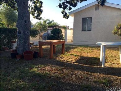 Front unit's front yard.
