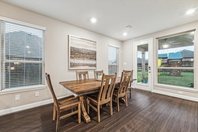 The family breakfast area is connected to the Kitc