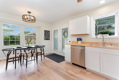 Dinette & Kitchen