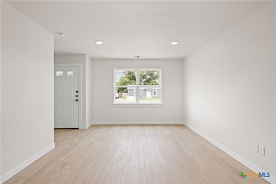 1204 S Martin Luther King jr Ln unit A, Temple, TX 76501 - photo 4