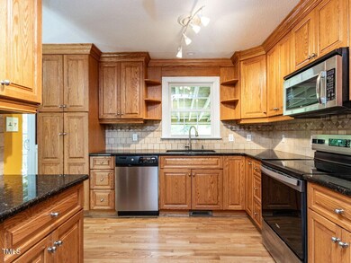 007-1280x960-kitchen