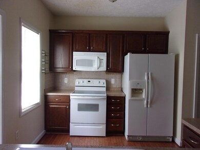 1095 Magnolia Dr, Aberdeen, NC 28315 - photo 7