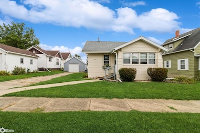 109 N 19th St, Marshalltown, IA 50158 - photo 2