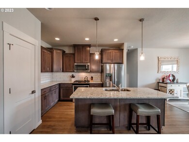 2134 NE Evergreen Ave, Albany, OR 97321 - photo 6