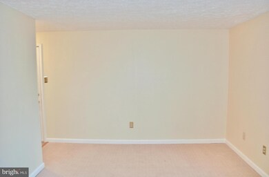 19613 Gunners Branch Rd, Germantown, MD 20876 - photo 3