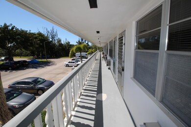 18 Windsor A, West Palm Beach, FL 33417 - photo 4