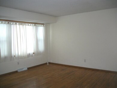 1217 Hillandale Rd, Davenport, IA 52804 - photo 4