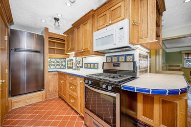 381 Hildreth St unit 203, Lowell, MA 01850 - photo 3