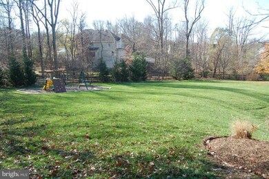 11697 Carson Overlook Ct, Herndon, VA 20170 - photo 3