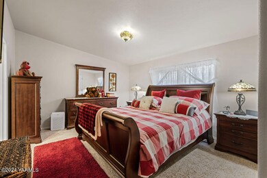 1808S68thAve-16
