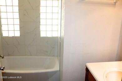 2118_27th_Street_Front_Interior_5