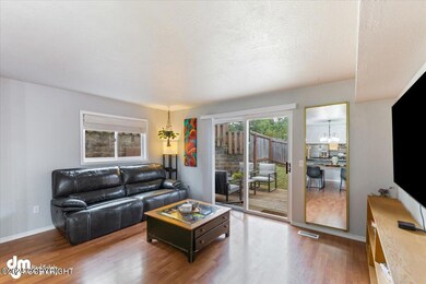 11-LIVING ROOM_LS_IMG_3-6