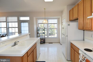 2597 Logan Wood Dr, Herndon, VA 20171 - photo 4