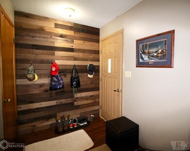 900 E 15th St S, Newton, IA 50208 - photo 3