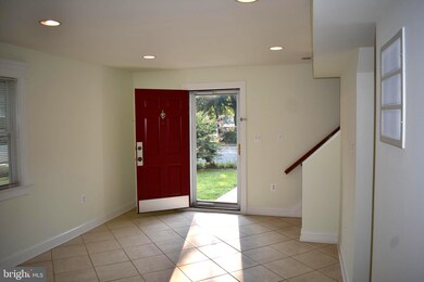 2401 Kent Village Dr, Hyattsville, MD 20785 - photo 7