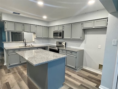 1225 Clover Dr, Angleton, TX 77515 - photo 3