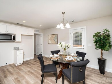 333 N Tradd St, Statesville, NC 28677 - photo 5