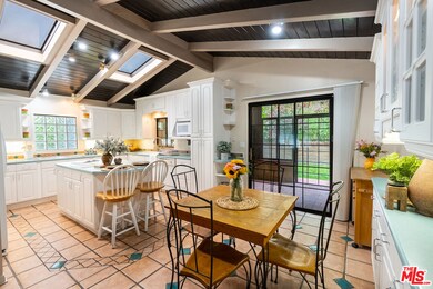 5044 Calderon Rd, Woodland Hills, CA 91364 - photo 2