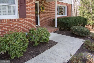 5606 Woodhaven Ct, Sykesville, MD 21784 - photo 2