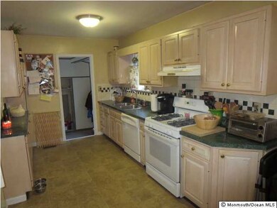 24 Elizabeth Pkwy, Eatontown, NJ 07724 - photo 7