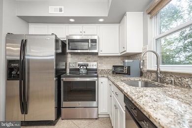 935 Edgewood Ln, Feasterville Trevose, PA 19053 - photo 4