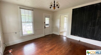 1010 Chestnut St, San Marcos, TX 78666 - photo 2