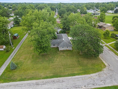 239 S Baxter St, Auburn, IN 46706 - photo 4