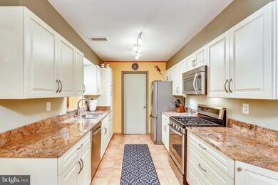 5829 Cove Landing Rd unit 102, Burke, VA 22015 - photo 4